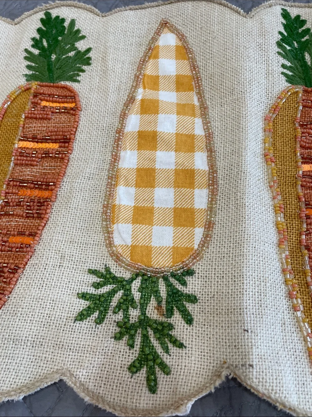 Easter table runner - Picture 8 of 12